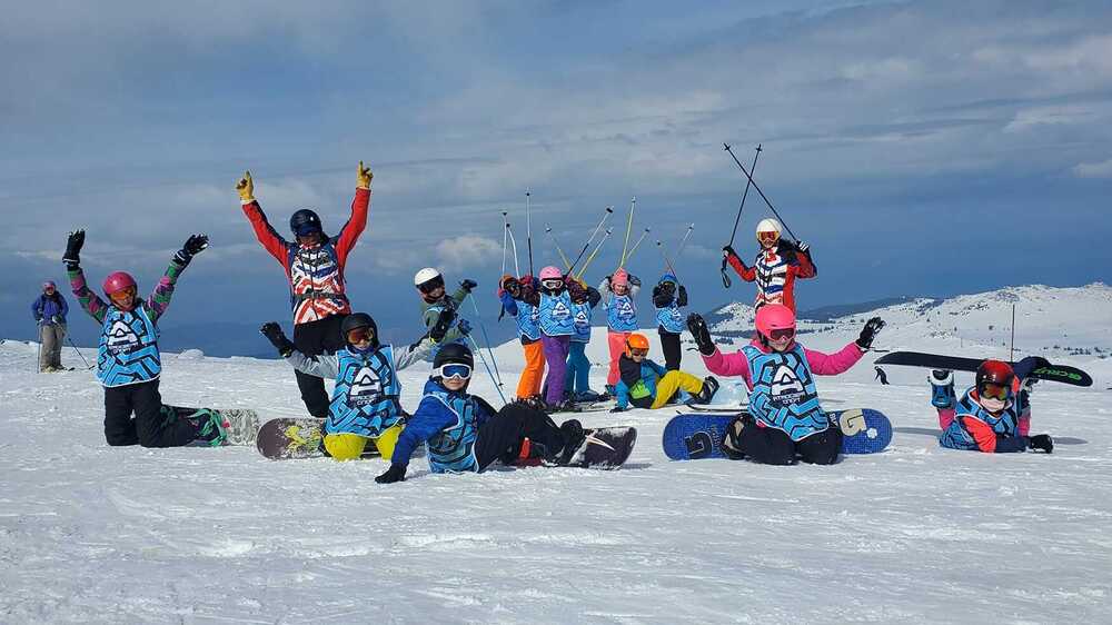 Скиори и сноубордисти на Витоша